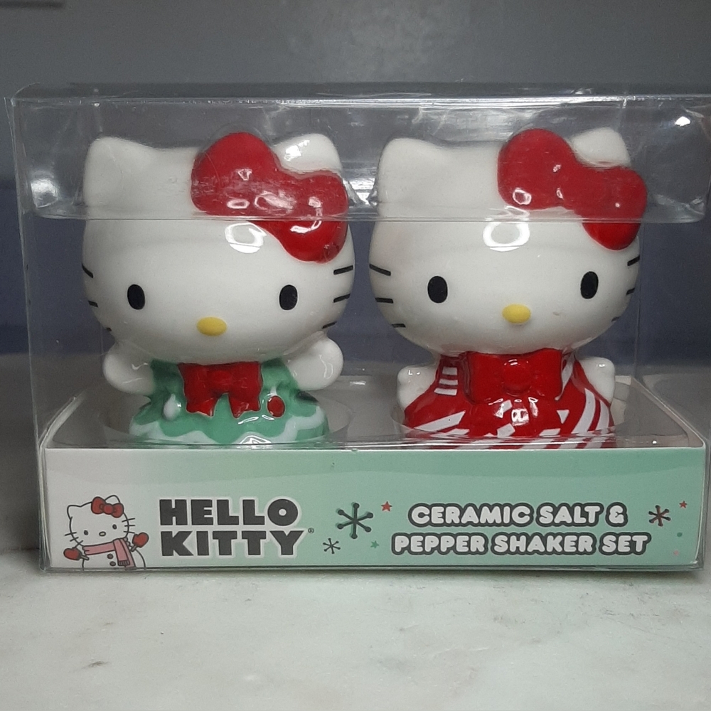 Hello Kitty Chrismas Salt and Pepper Shakers